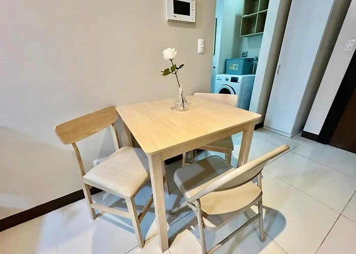 1br At Parksuites Tower 1 Beside Landers, Bgc Manila