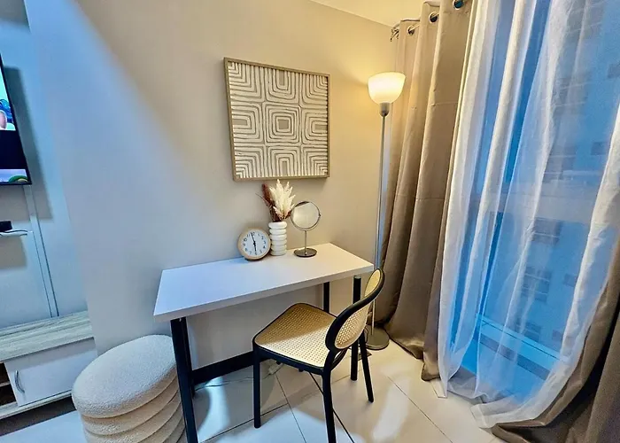 1br At Parksuites Tower 1 Beside Landers, Bgc *